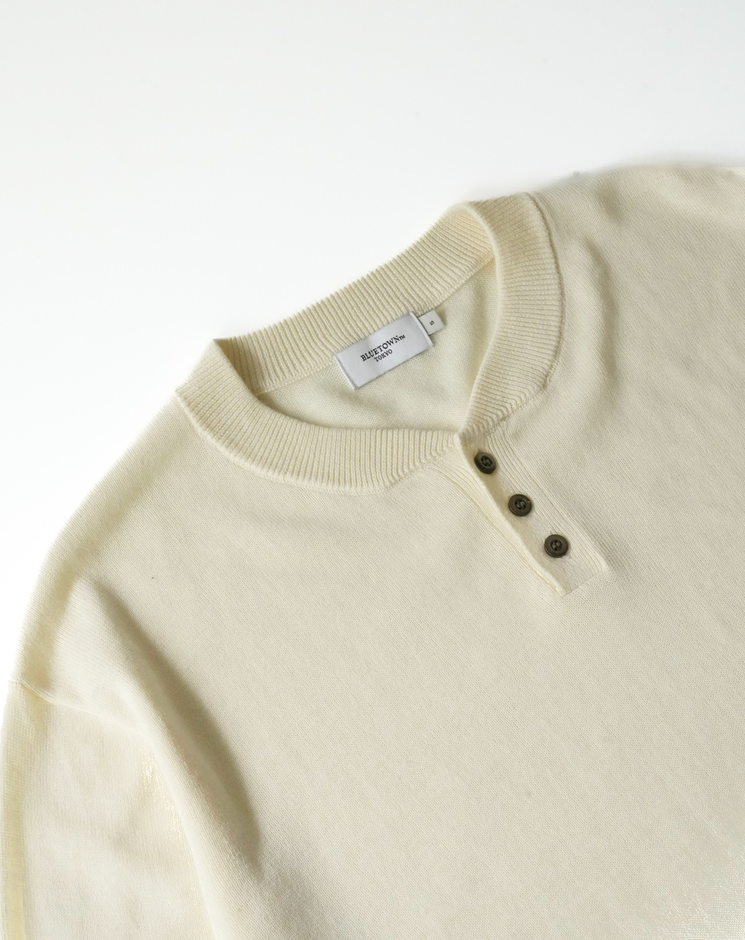 ヘンリーネックニットT B5076