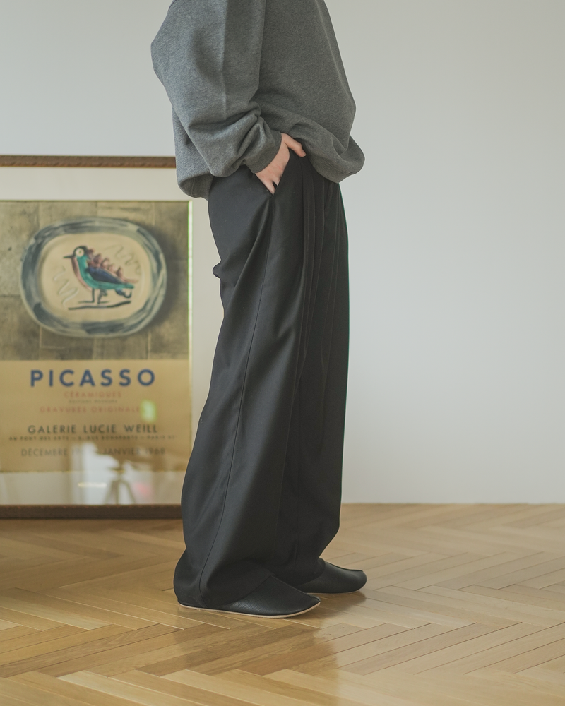 [Partial pre-order sale] Straight slacks B5046 