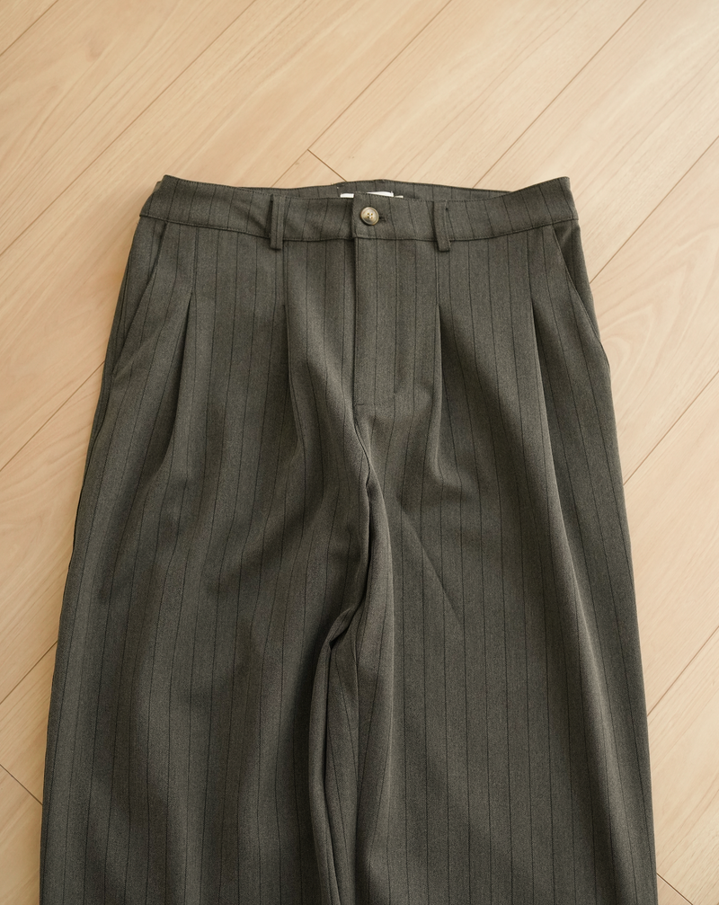 [Delivery within 10 days] Striped straight slacks B5068 