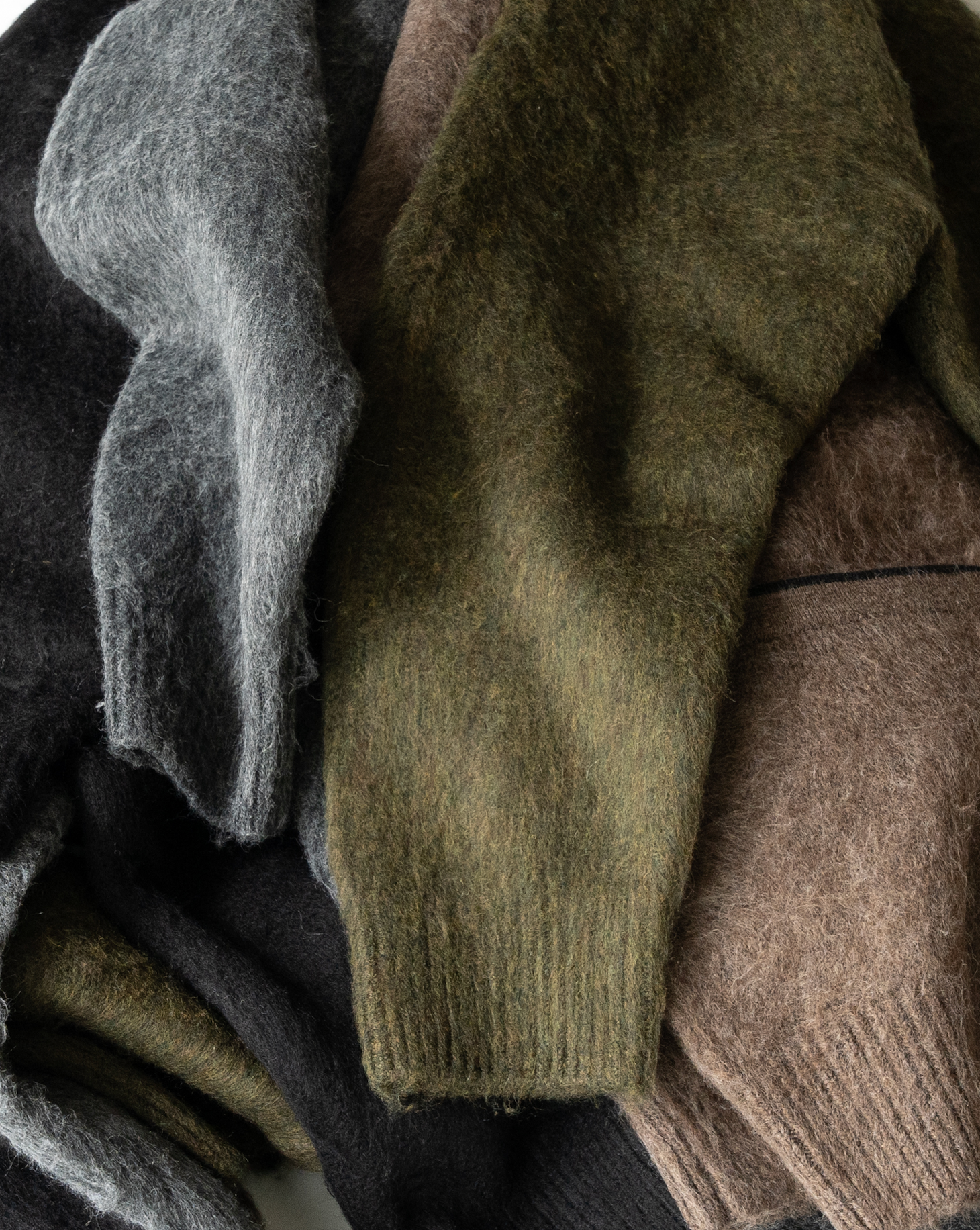 [Delivery within 1 week] Henley neck sweater B3139