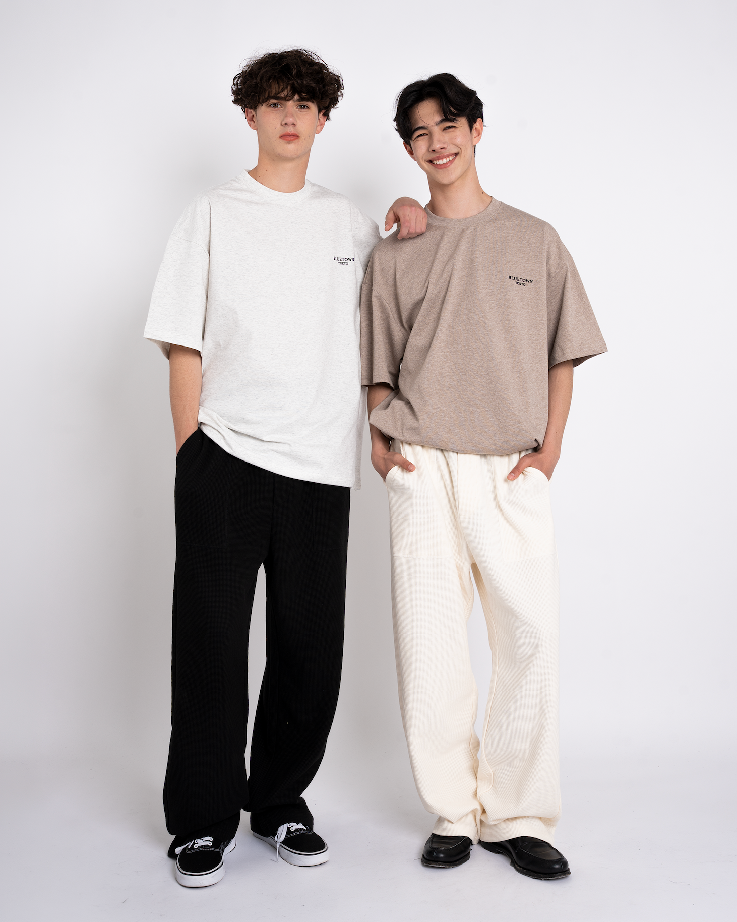 Left : 180cm / XLサイズ着用 Right : 176cm / Lサイズ着用