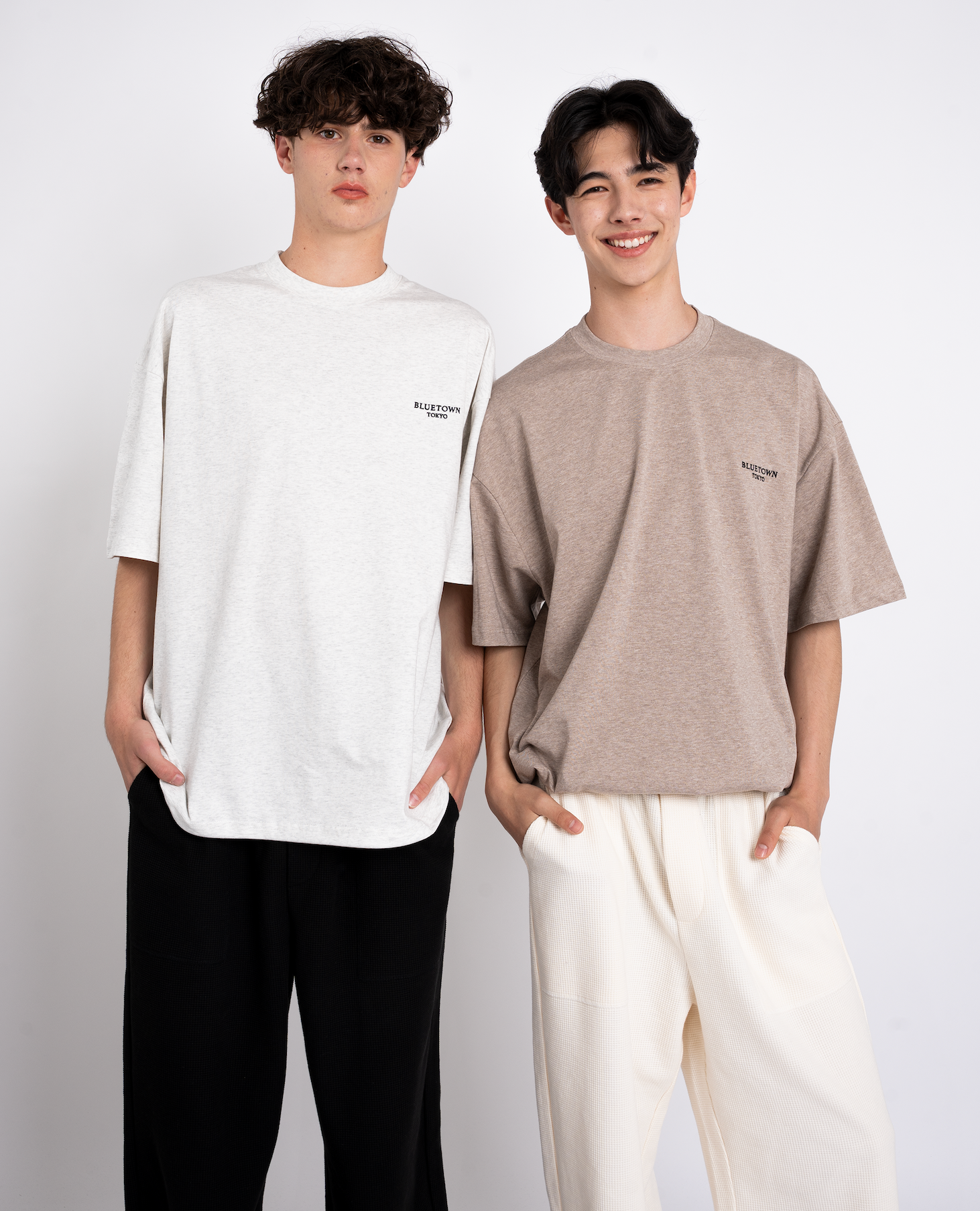 Left : 180cm / XLサイズ着用 Right : 176cm / Lサイズ着用